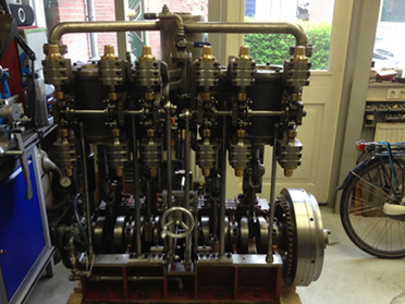 Dubbele Compound Lentz Kleppenmachine klein.jpg