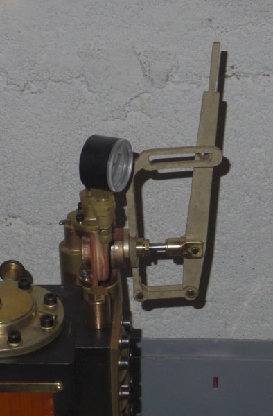 Throttle valve - lever in position "full throttle"